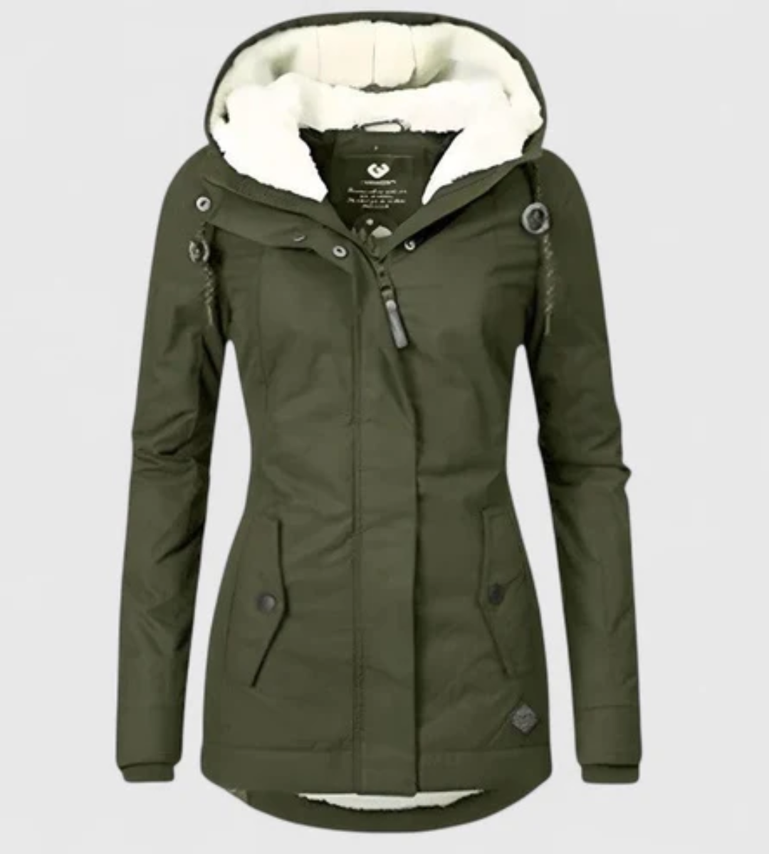 MARÍA – Veekindel talvejope kapuutsiga