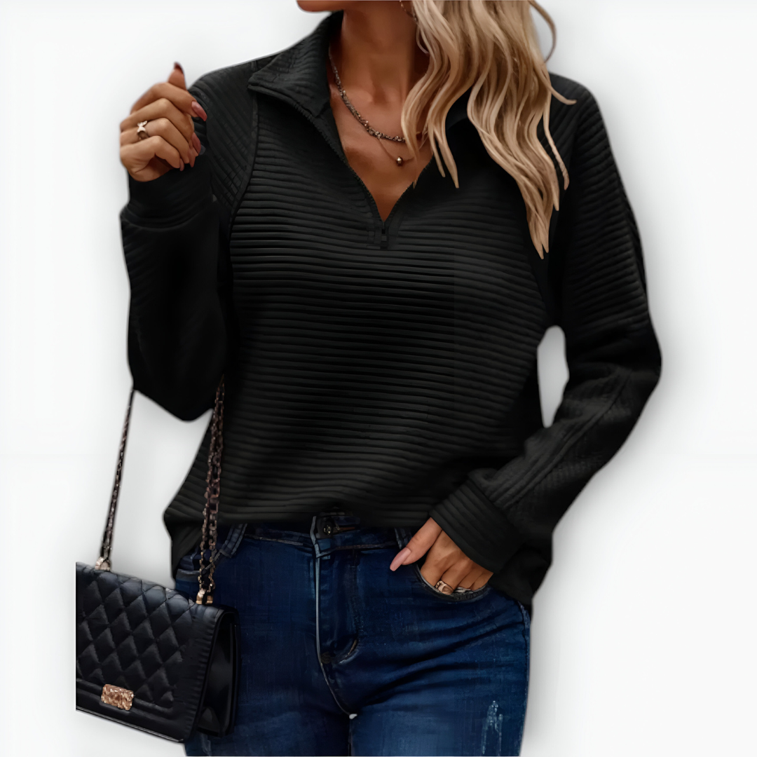 Nina - Elegantne poolkinnisega T-särk